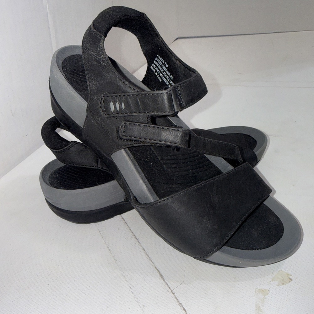 Baretraps Aileen Outdoor Hiking Outdoor Sport Wedge Womens Sandal Shoes Size 7